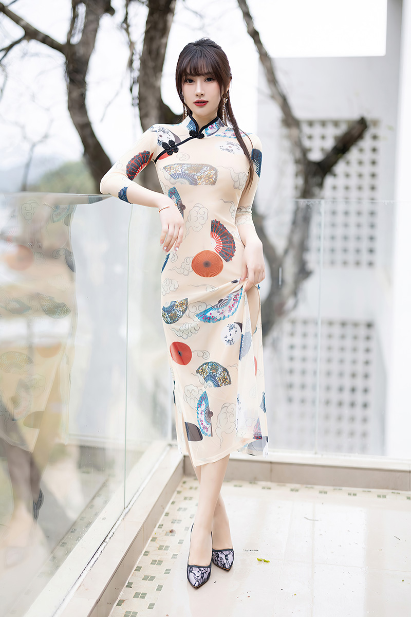 妩媚模特张欣欣写真