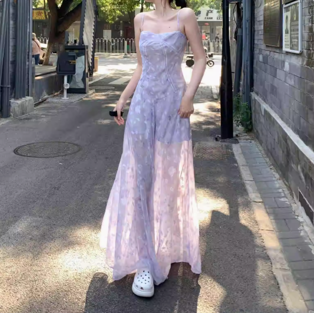 法式紫色碎花网纱吊带连衣裙女夏季收腰显瘦别致绝美海边度假长裙
